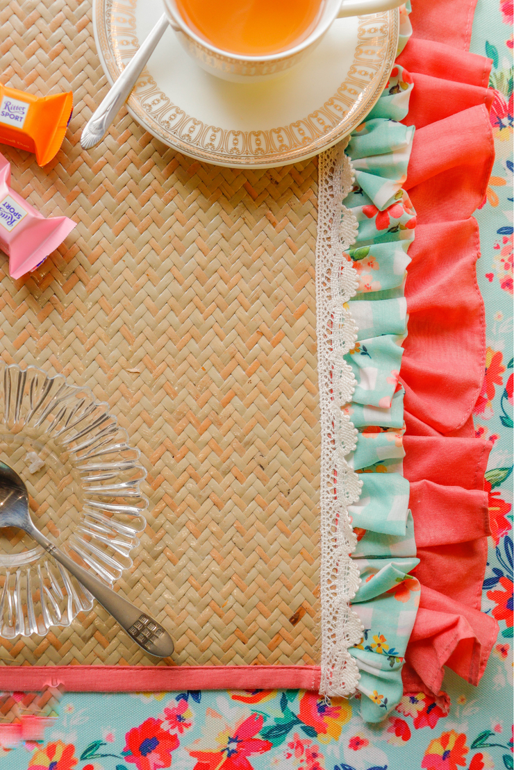 Jute multicolour frilled table mat