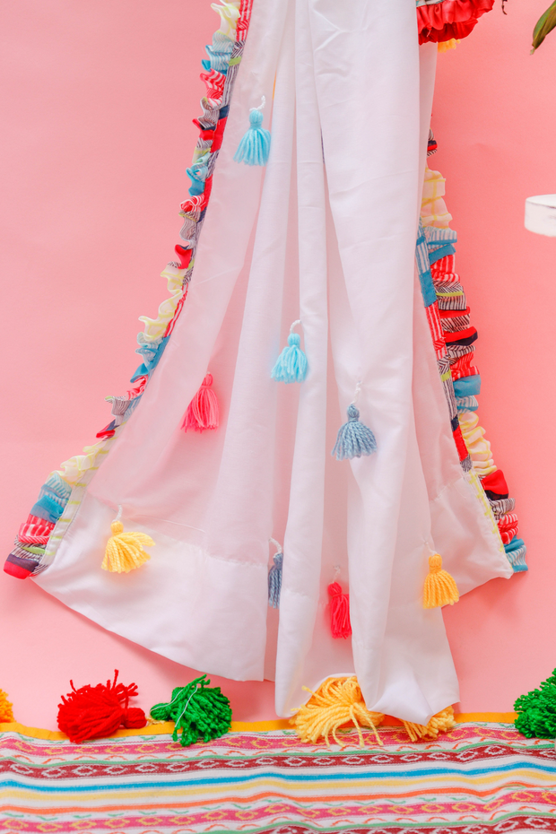 Multicolor frilled curtain