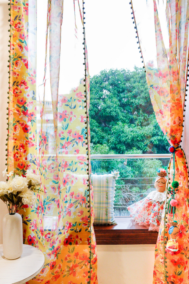 Sunshine floral curtain