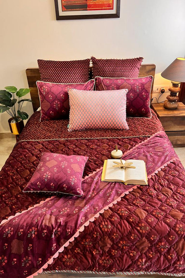 Gulshan Garnet Bedcover set