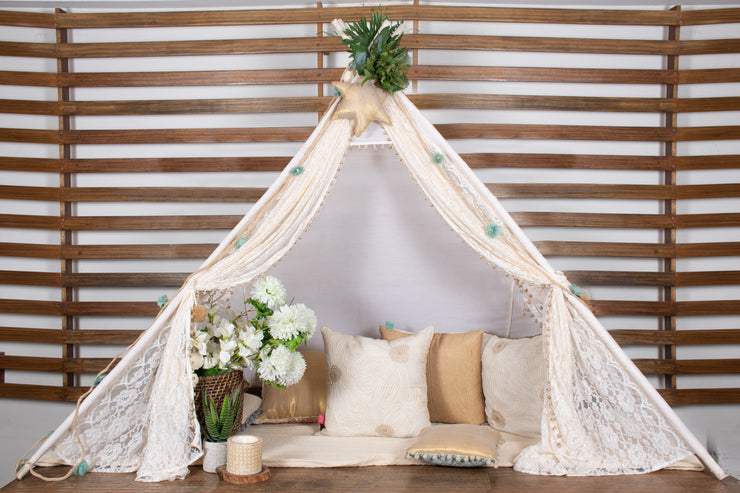 White wonder Tent House